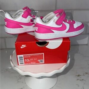 Nike Court Borough Kids Sneakers in Pink and White